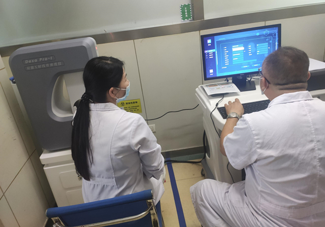 雙能X線骨密度儀廠家溫馨提示：拒絕骨質(zhì)疏松，從骨密度檢測開始